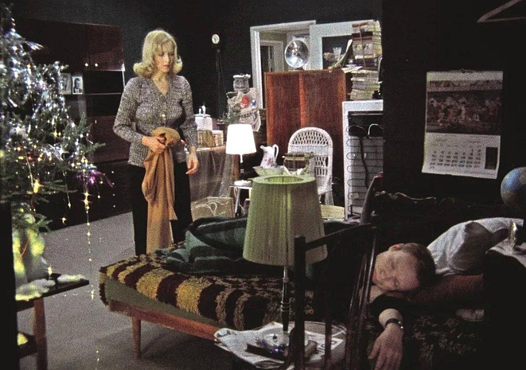 Кстати, в фильме тоже было некоторое нагромождение вещей, как и в нашей истории