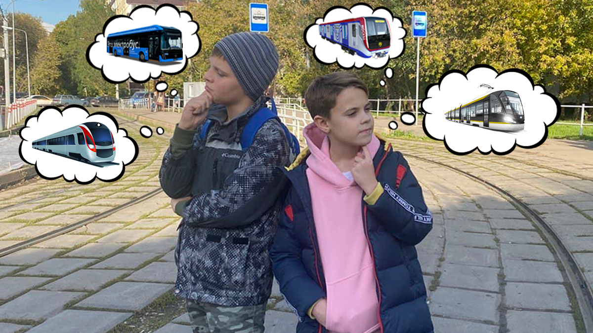 Андрей и Максим (справа налево) вспоминают все виды транспорта, о которых хотят рассказать своим читателям. Фото: Анастасия Кузнецова