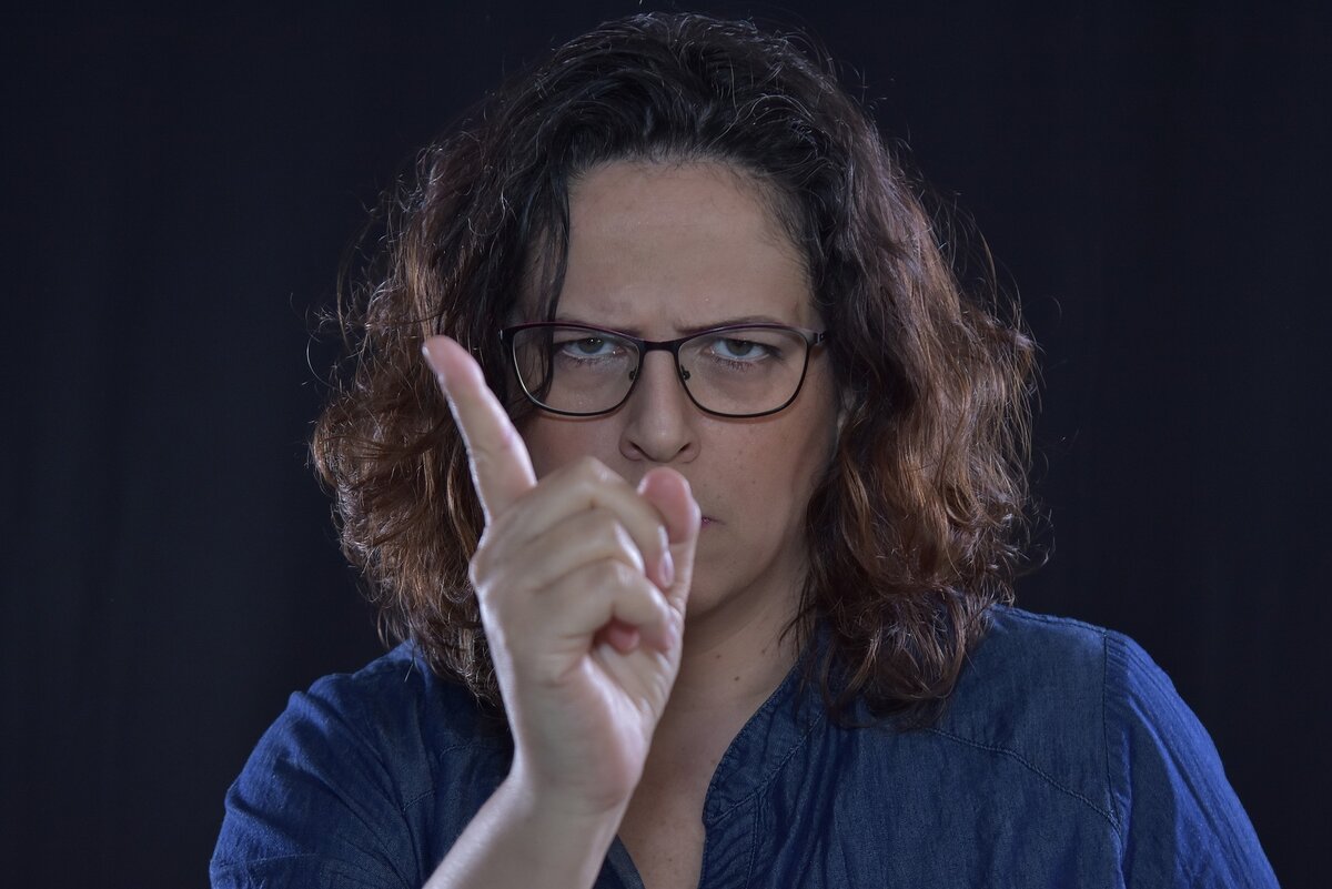 "Квартира моя, потмоу т омы вместе не живем. И все равно, что официально мы в браке!"
