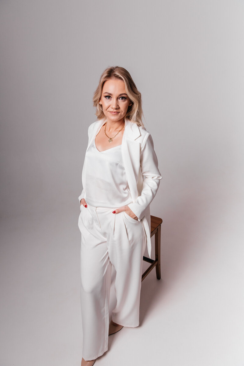 Встань со стула и сделай шаг вперёд!