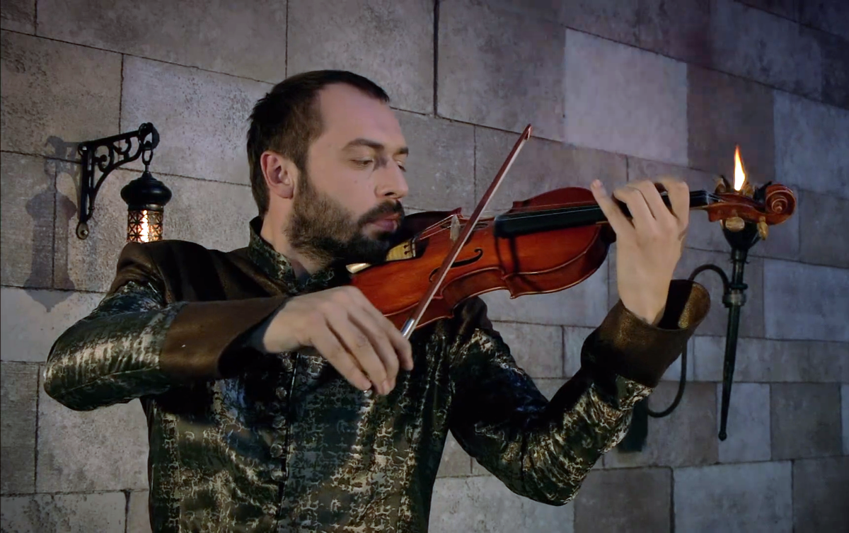 Ибрагим паша играет на скрипке