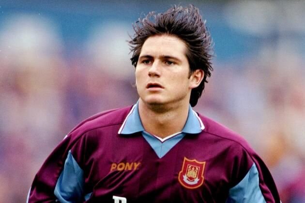 В составе "молотобойцев" он сыграл 174 матча, забил 32 гола и отдал 18 голевых передач.