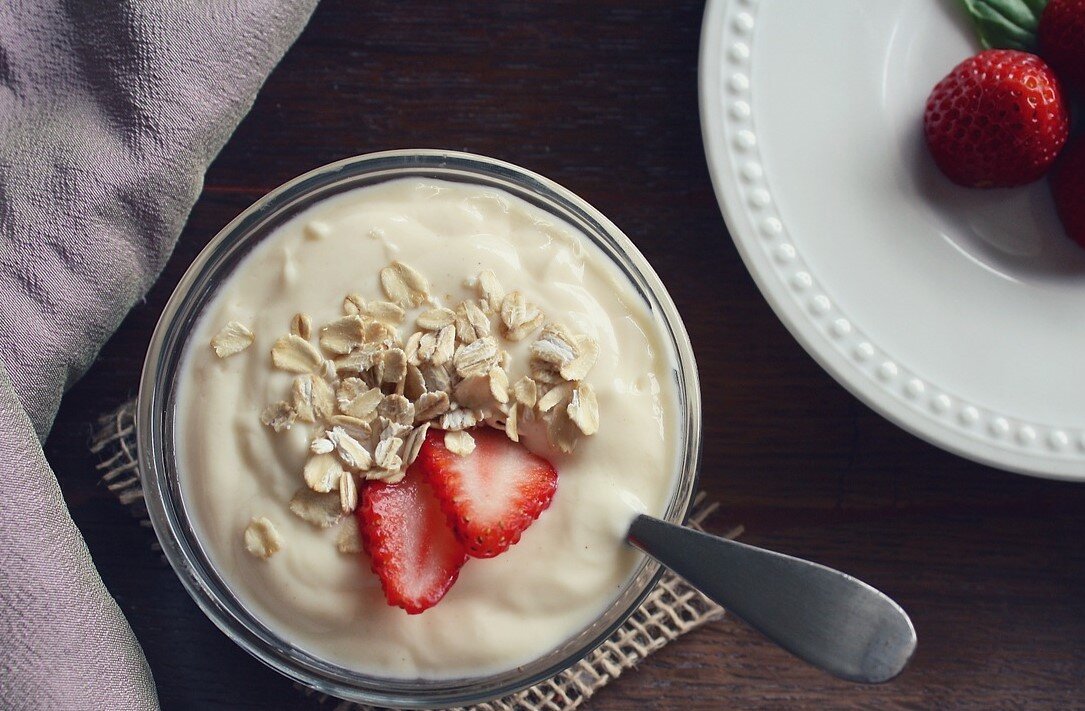 йогурт с ягодами