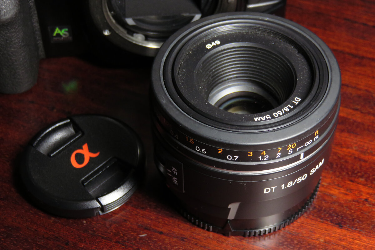 Sony DT 50 мм F1.8 SAM (SAL50F18)