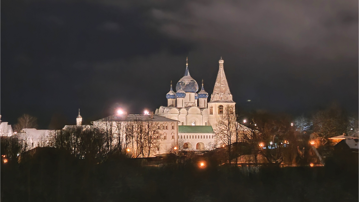 Кремль, Суздаль. Вид с противоположного берега реки Каменка, из Пушкарской слободы