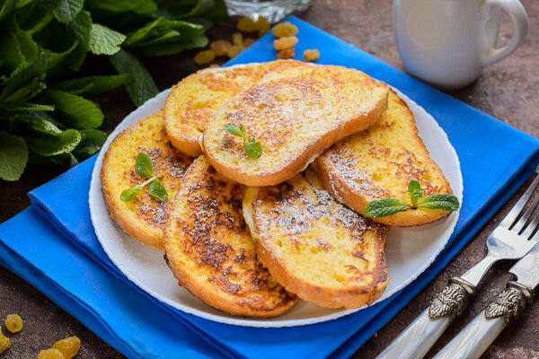 Гренки с чесноком из черного хлеба