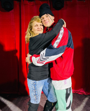 Артист с мамой