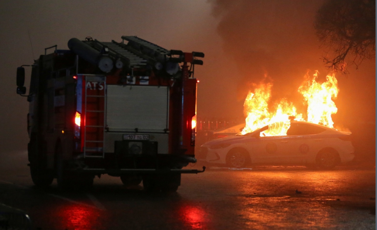 Алма-Ата 5 января 2022. https://www.voanews.com/a/kazakhstan-declares-state-of-emergency-in-protest-hit-city-province-/6382922.html