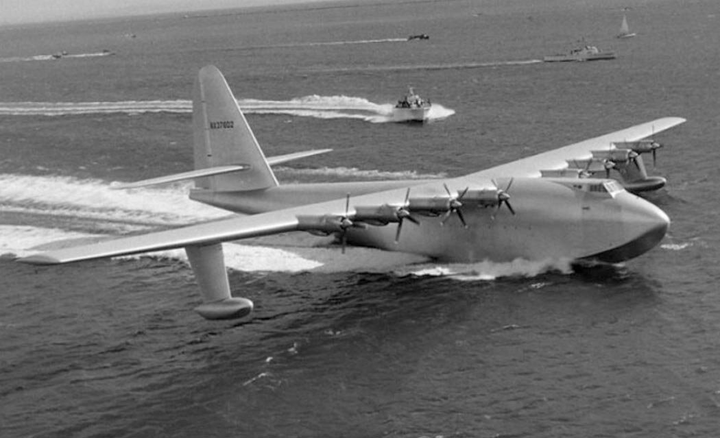 Самолёт-амфибия Н-4 "Геркулес".  фото: картинки  яндекса. 