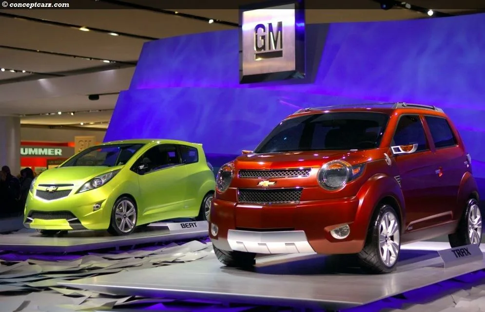 Слева направо Chevrolet Beat и Chevrolet Trax