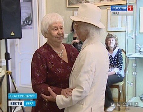 Анатолий Степанович с Валентиной Петровной на юбилее свадьбы