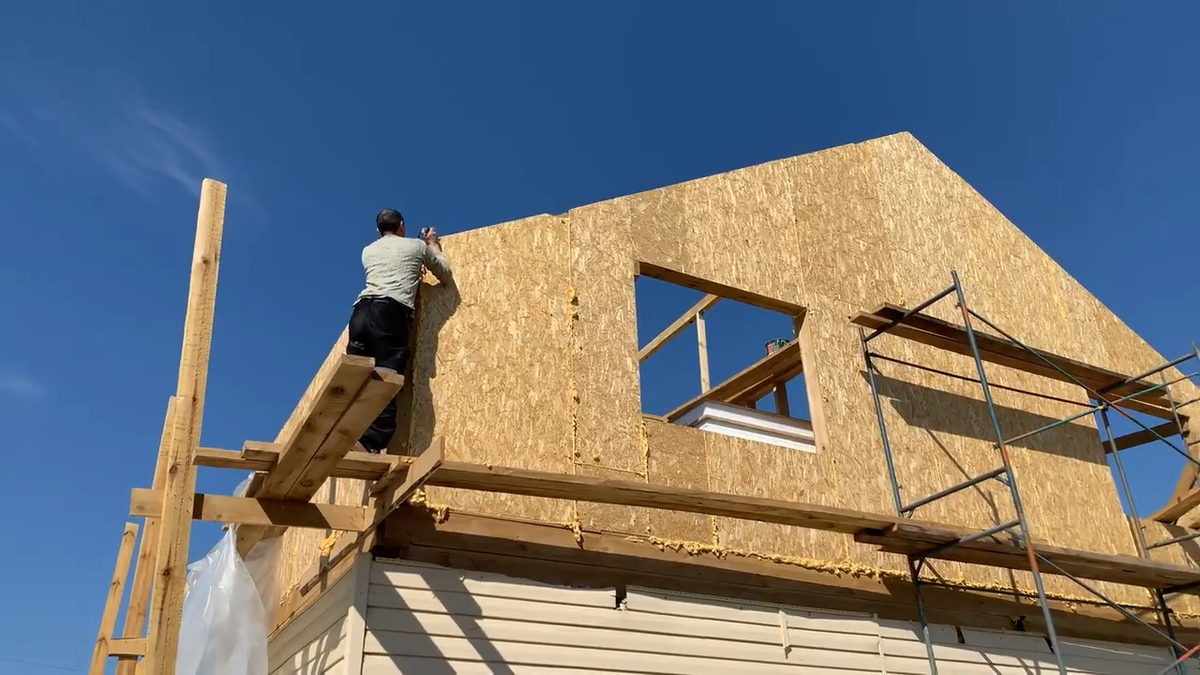 Стоит ли строить дом своими руками?