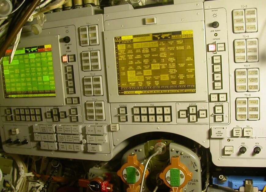 Тренажер для подготовки космонавтов к работе с пультом «Нептун-МЭ» А.Г. Журавлев / Wikimedia Commons