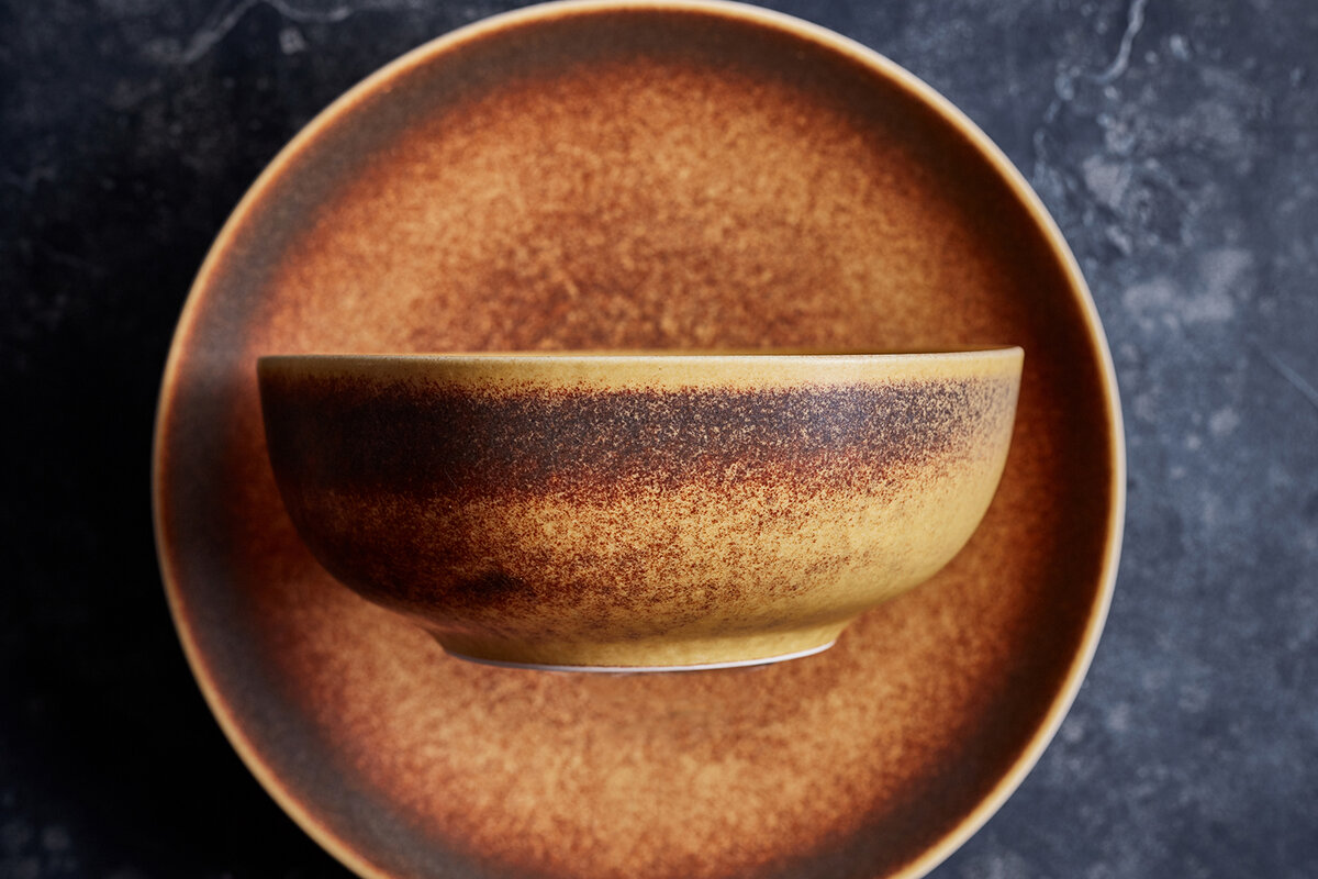 Фарфоровая посуда из коллекции Azores Terra Kenai Ceramics с красивым природным оттенком глиняной земли