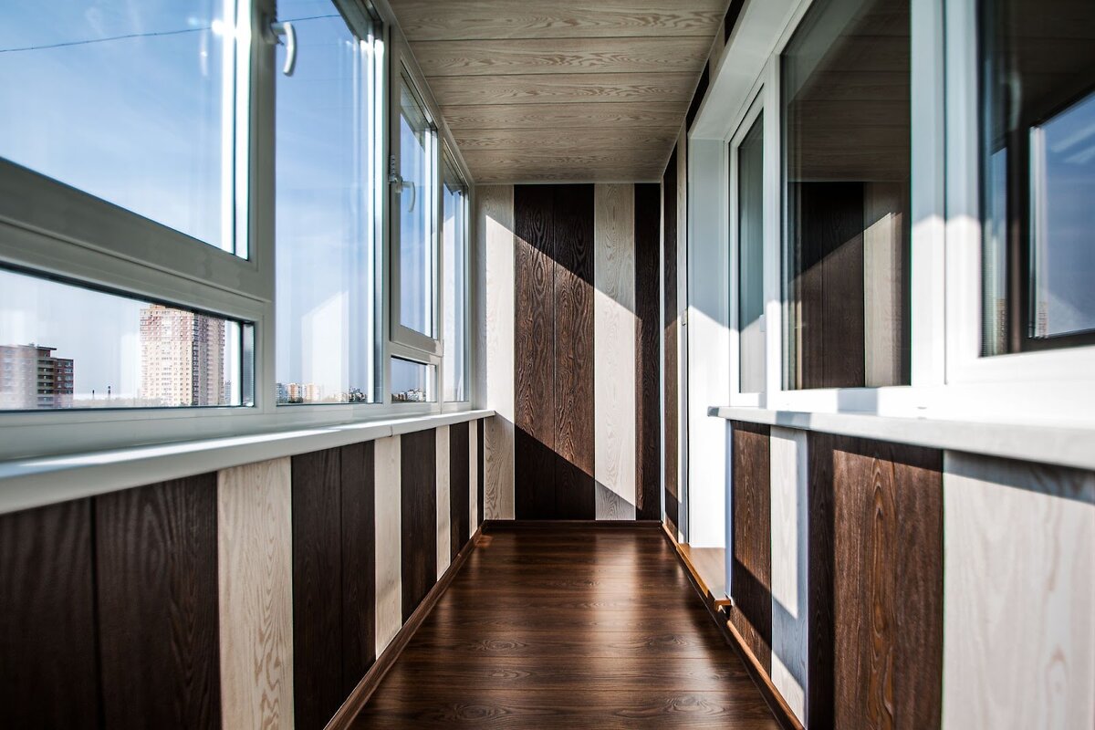  На утепленном балконе, застекленном окнами Melke, не будет шума и сквозняков: можно смело обустраивать зону для работы или отдыха