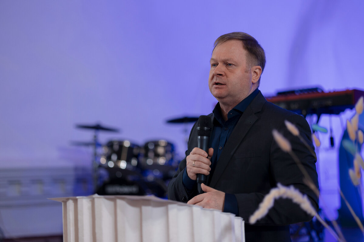 Александр Викторович Цветков. Епископ, заместитель начальствующего епископа РЦХВЕ в Северо-Западном федеральном округе, старший пастор церкви «Новый Завет» (г. Санкт-Петербург)