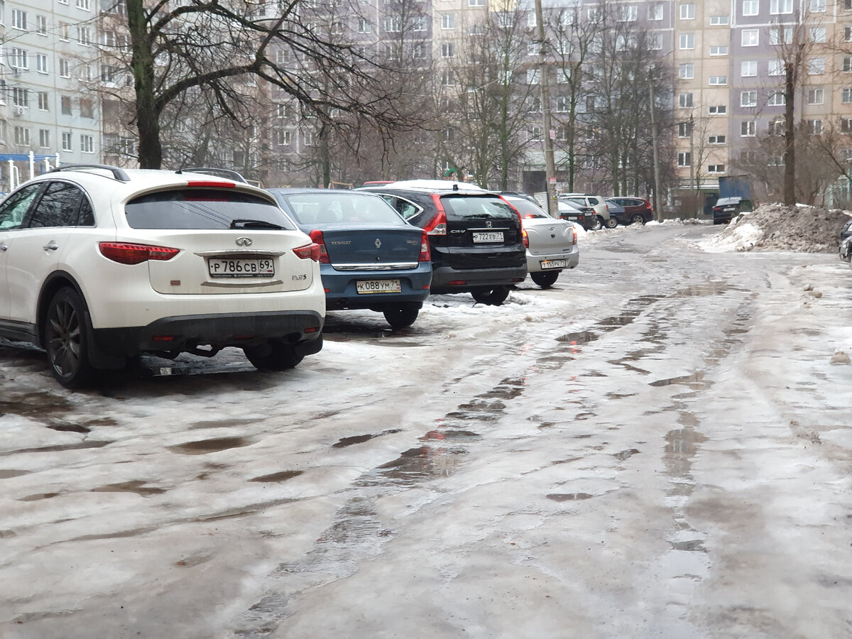 Дороги во дворах.