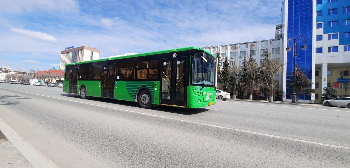Автобус тюмень сайт. Автобусы Тюмень. Автобус гармошка Тюмень. Электробус Тюмень. Зелёный автобус Тюмень.