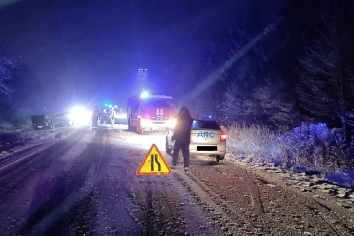    «Камаз» протаранил автобус с пассажирами под Петербургом