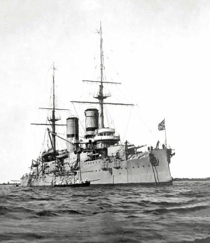 Броненосец «Слава», основа обороны Рижского залива в 1915 году, на рейде