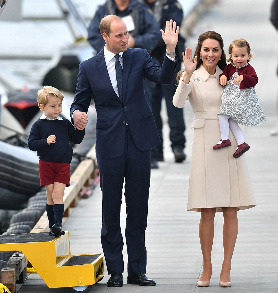 Фото детей кейт миддлтон и принца уильяма. Принц Уильям и Кейт Миддлтон. Принцесса Кейт и принц Уильям. Кейт Королевская семья. Кэтрин герцогиня Кембриджская с детьми.
