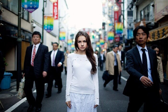 Иностранцы в японии. Японцы с русскими. Японец и европеец. Японцы фото. Как в японии относятся к русским.