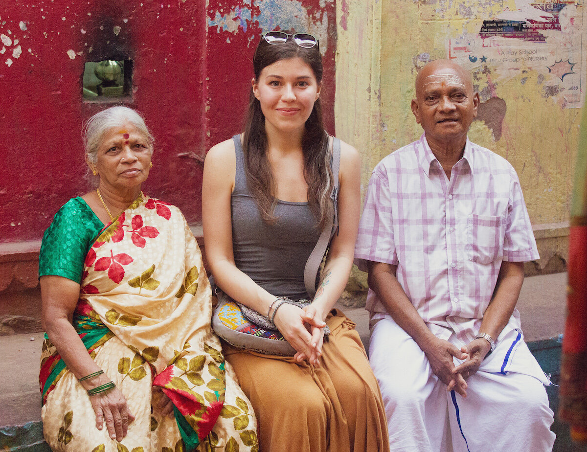 Эта милая пара подошла ко мне на улице в Варанаси и попросила сфотографироваться 