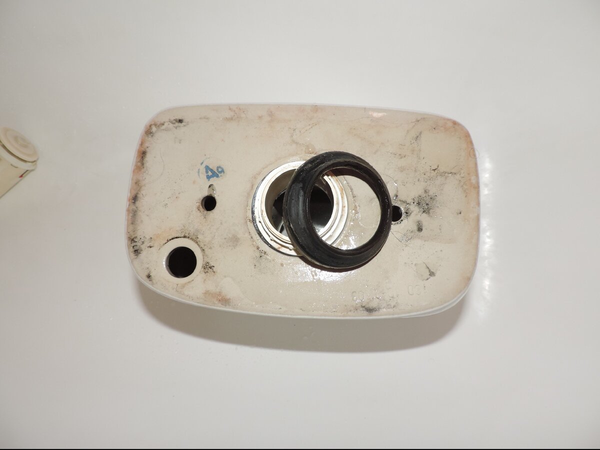 Замена арматуры унитаза - это просто | Сделай Своими Руками | Дзен