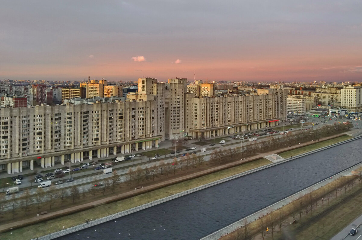 Центр фирменной торговли - жилой дом в Петербурге длиной почти в километр |  Путешествия по городам и весям | Дзен