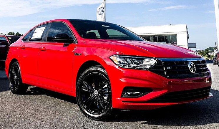 VW Jetta. Вид спереди.