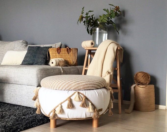 Невероятный пуфик. Я думаю что в любой квартире такой пуфик будет чудесно смотреться и радовать вас.