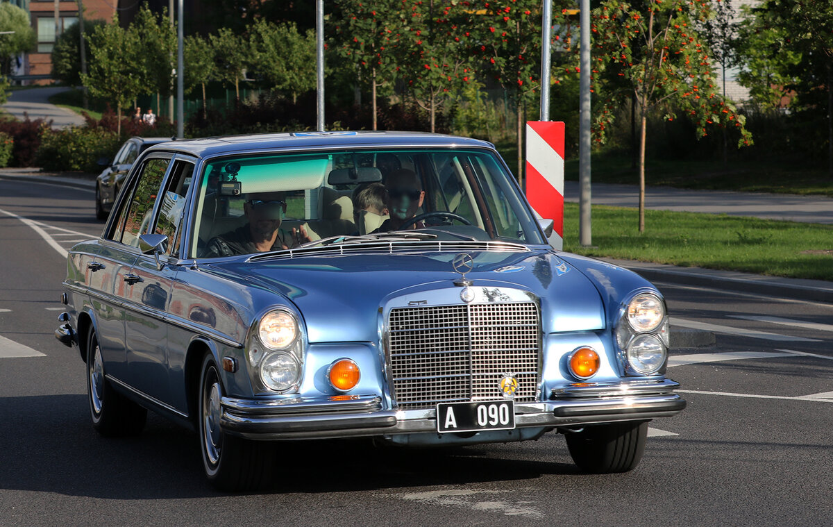 Mercedes-Benz представительского класса выпускался с 1965 по 1972 годы