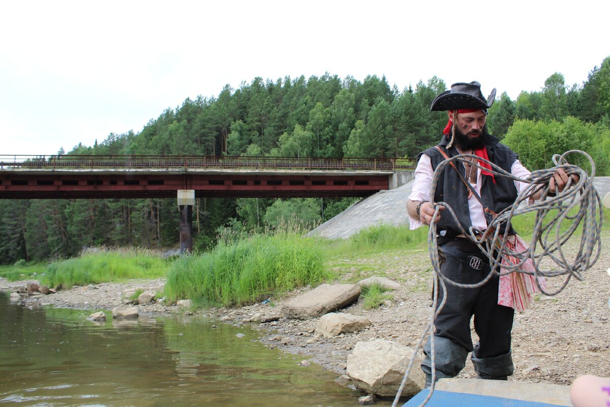 -Убрать швартовы! Отчаливаем, господа!!!