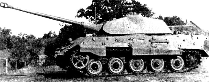 Подборка фотографий «Королевских тигров» 1-й роты 503-го тяжелого танкового батальона. Лето 1944 года. На первых пятидесяти серийных «Королевских тиграх» устанавливались башни «типа Порше»