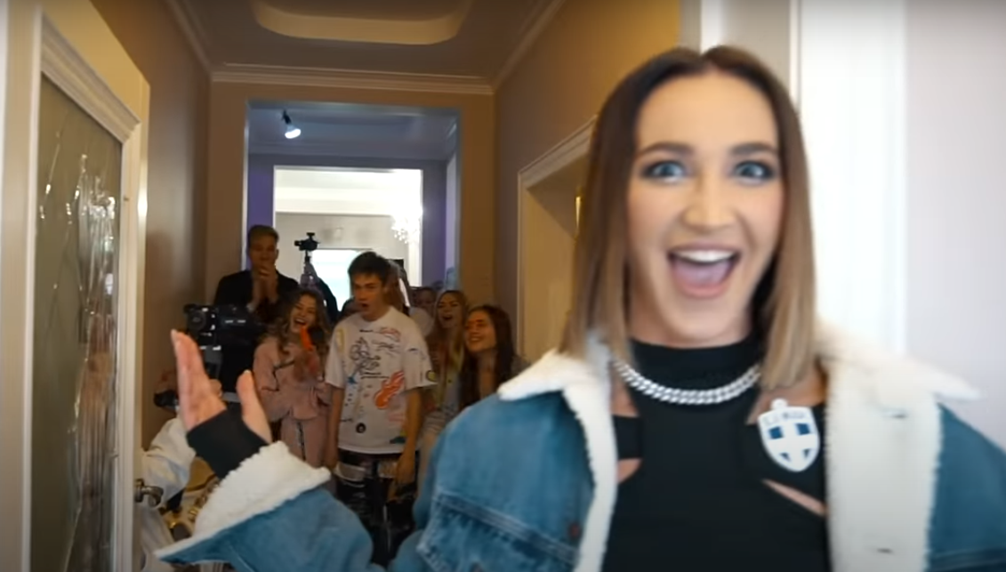 Встреча Ольги Бузовой тиктокерами в HYPE HOUSE. Скриншот с видеоролика на YouTube канале Ольги Бузовой