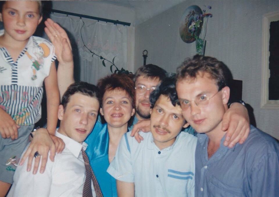 В Петербурге, 90-е годы. Борис Рыжий, Андрей Пурин, Ольга Круглова, Алексей Пурин, Алексей Кирдянов-Алимкулов, Денис Датешидзе