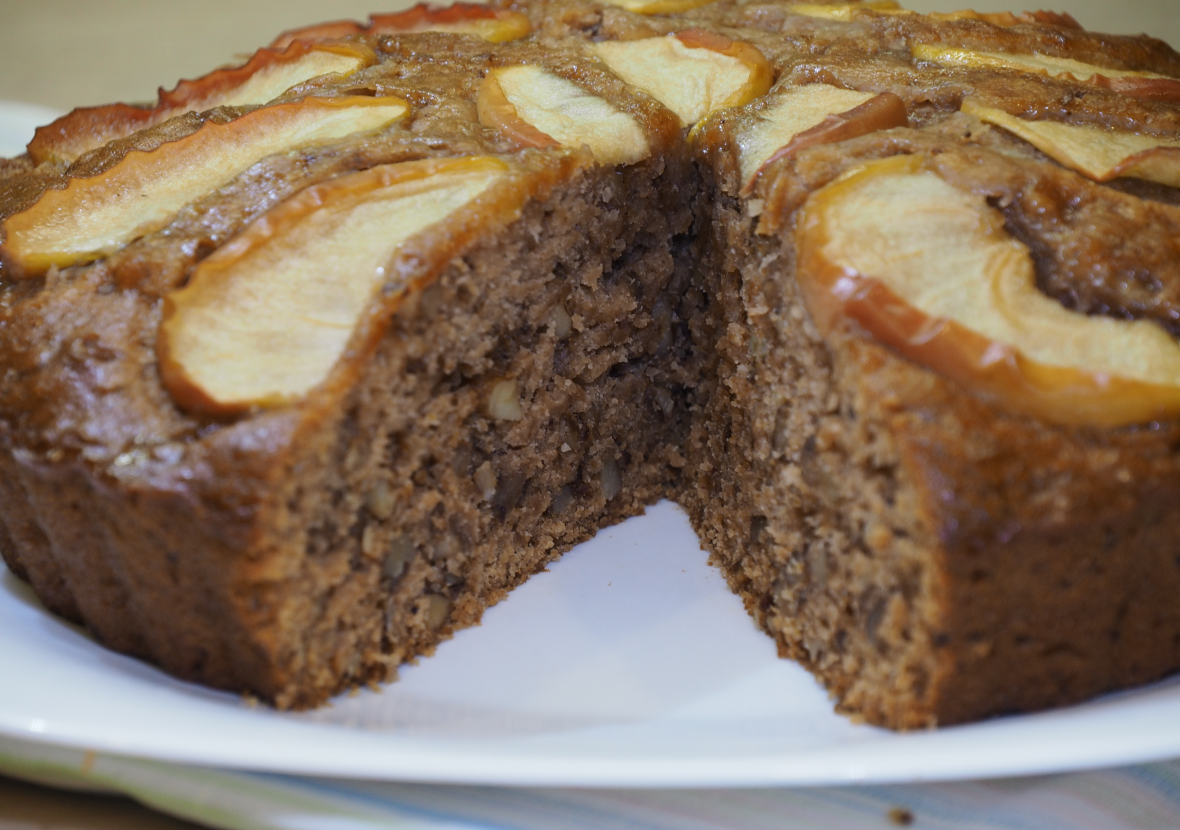 Медовый пирог с орехами