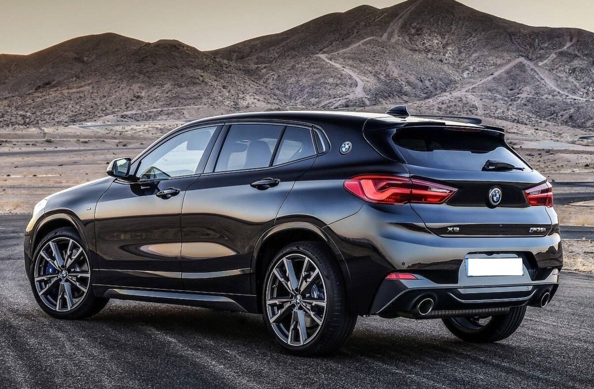 Стиль получился уникальным на фоне конкурентов и других моделей БМВ.