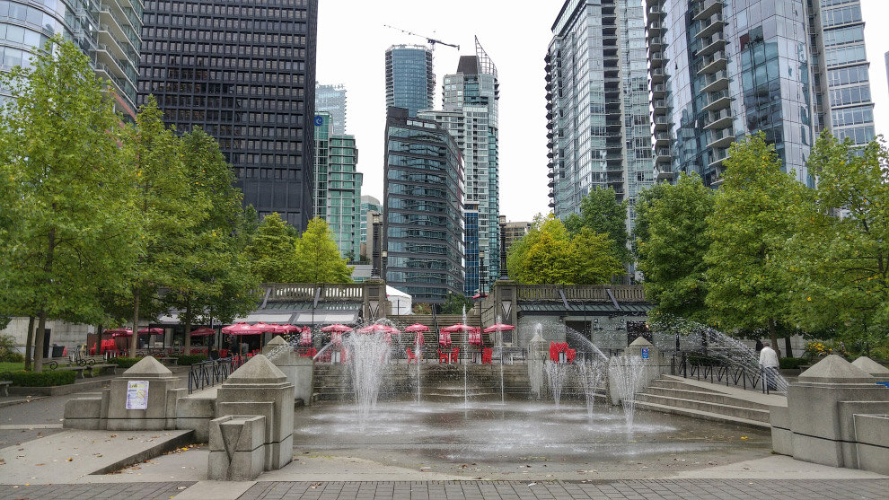 спокойные города для жизни. ванкувер британская колумбия. город остин штат техас. канадский город ванкувер. лето в городе.