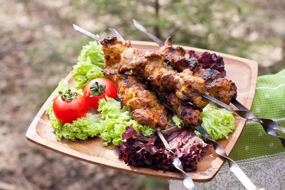 Шашлык со. Аппетитный шашлык. Шашлык со. Шашлык со. Шашлык вкусвилл.