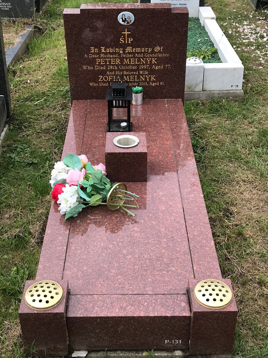 Peter Melnyk (1922 - 28.10.1997) и его жена Zofia Melnyk (1924 - 21.12.2013)