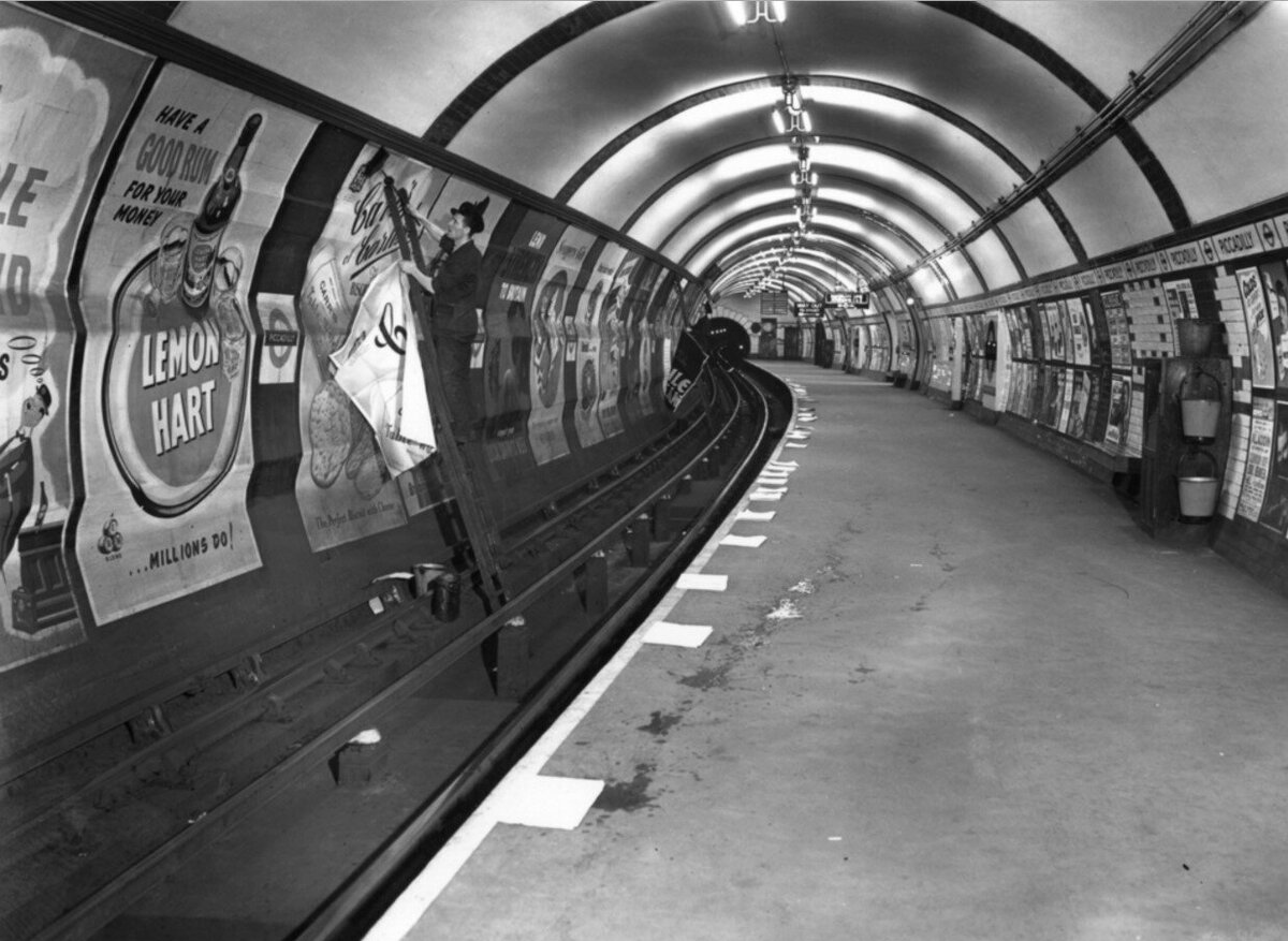 Самая первая станция метро в мире