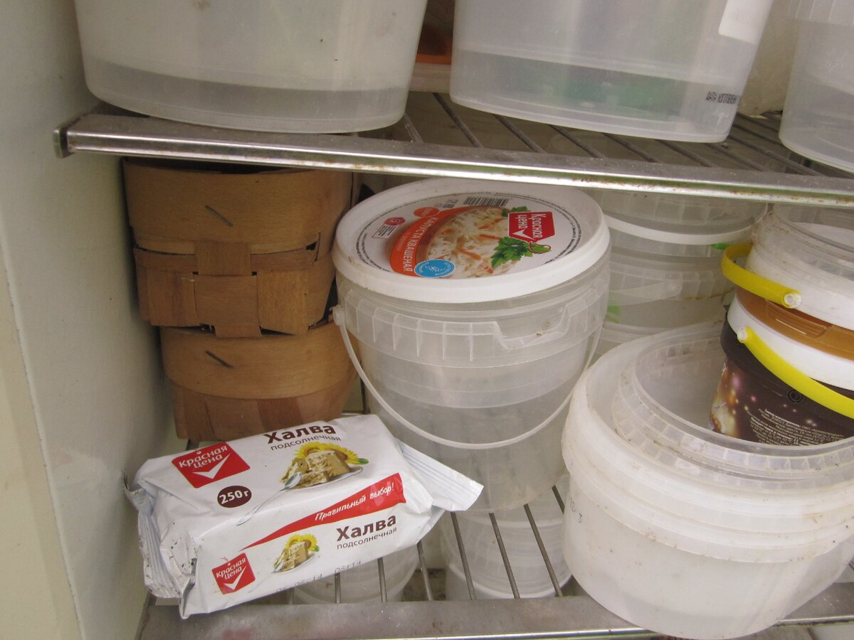 Место хранения халвы (3 фото автора)