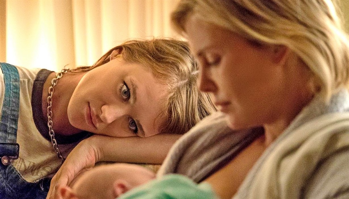 Кадр из фильма "Талли" 2018г.