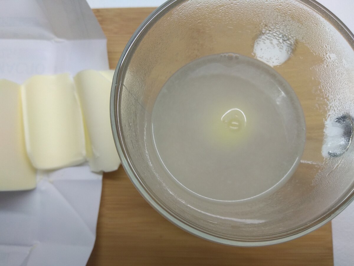 Как проверить сливочное масло кипятком. Масло сливочное в кипятке. Проверяем сливочное масло. Тест сливочного масла в горячей воде.