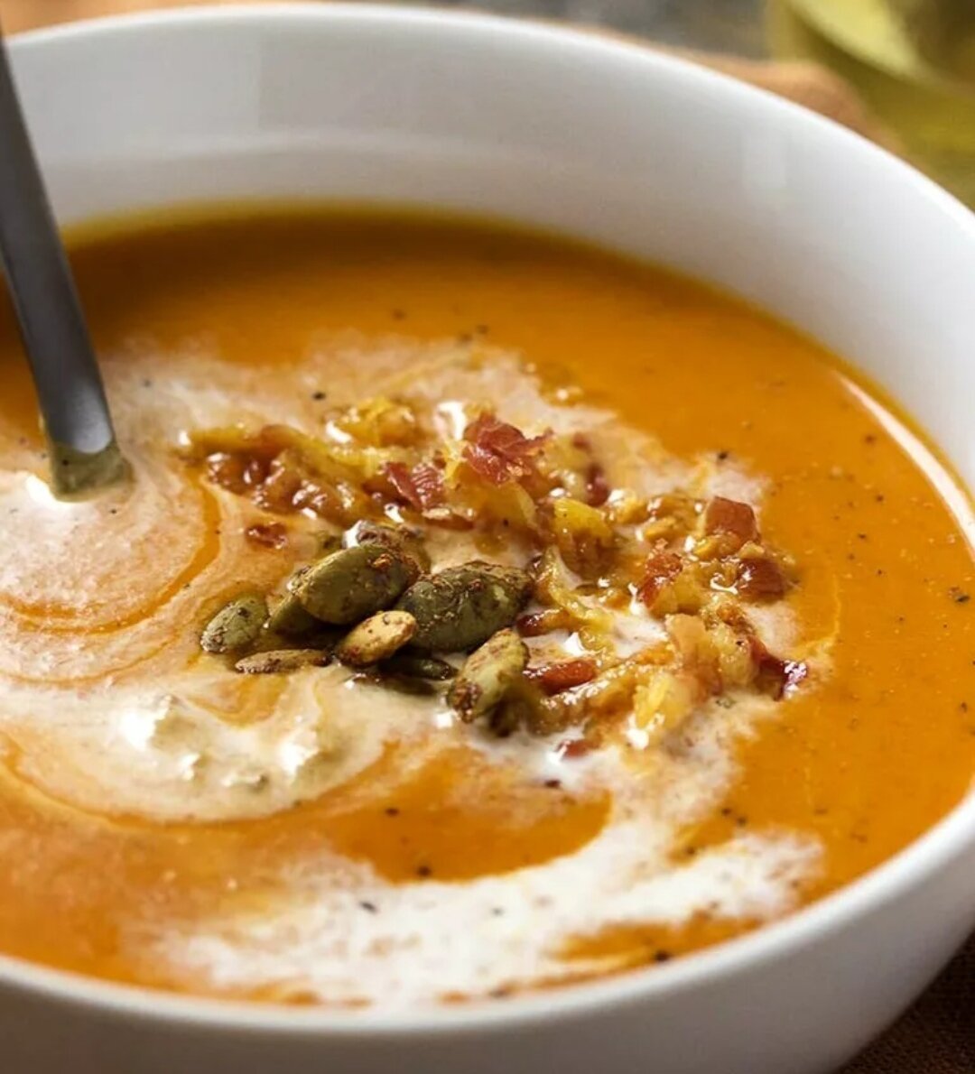 Тыквенный десертный крем-суп с кардамоном и корицей