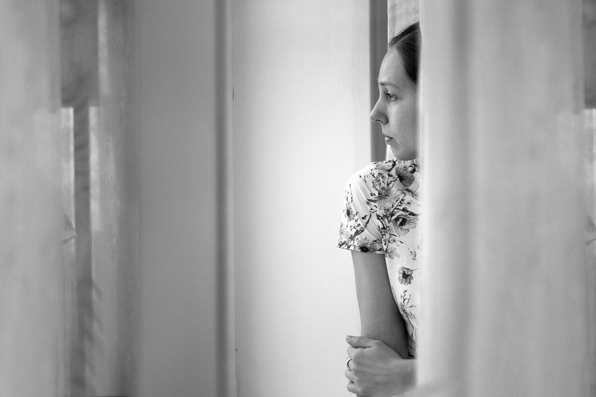 И вот сидишь и пытаешься хоть кого-нибудь пригласить, по этикету, взглядом. 