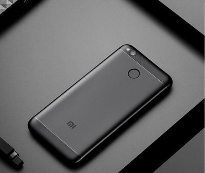 redmi 4x в черном цвете.