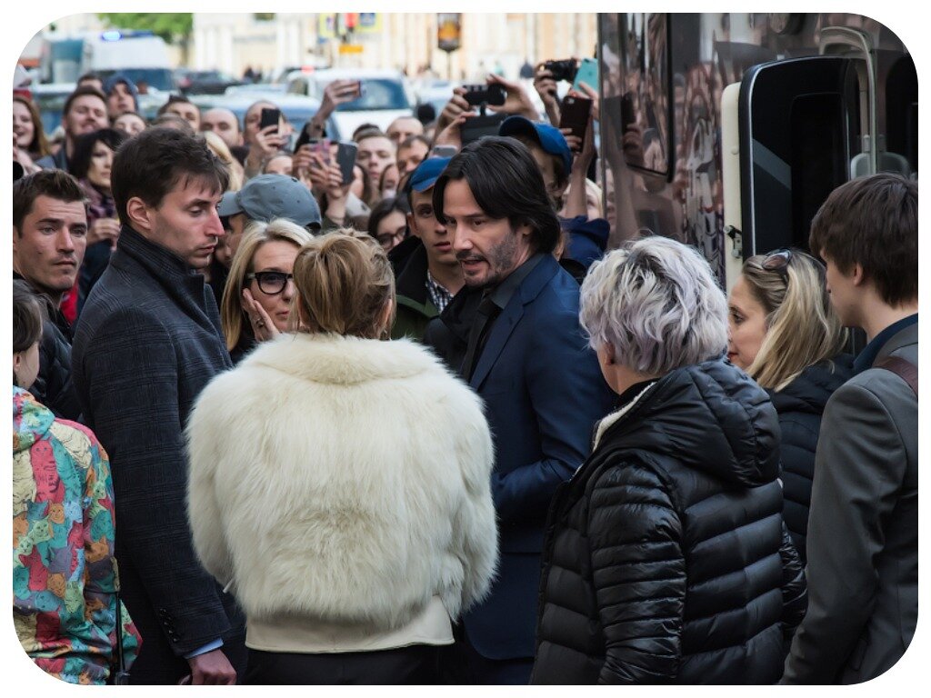 Уиану. Мем с киану ривзом. Киану ривз джон уик 2. Киану ривз. Киану ривз в питере.