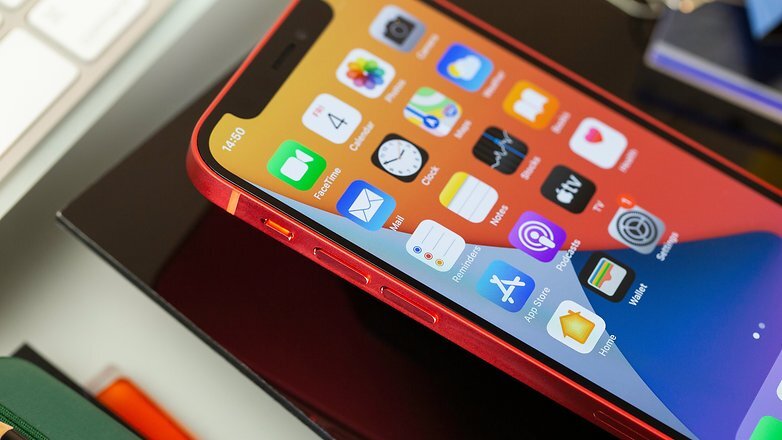 В этом году Apple сохранила ту же технологию отображения во всех моделях.